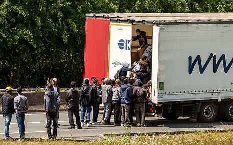UK steps up border security after migrants exploit Calais strike